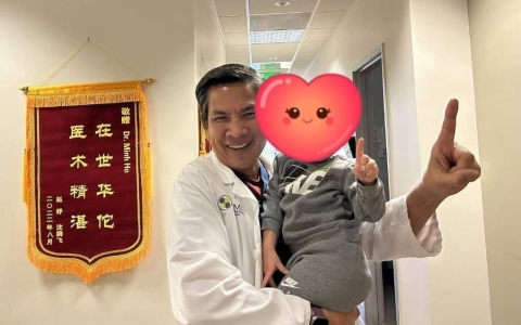 A Sweet 2-Year-Old Boy Returns, Receiving a Loving Hug from Dr. Ho!